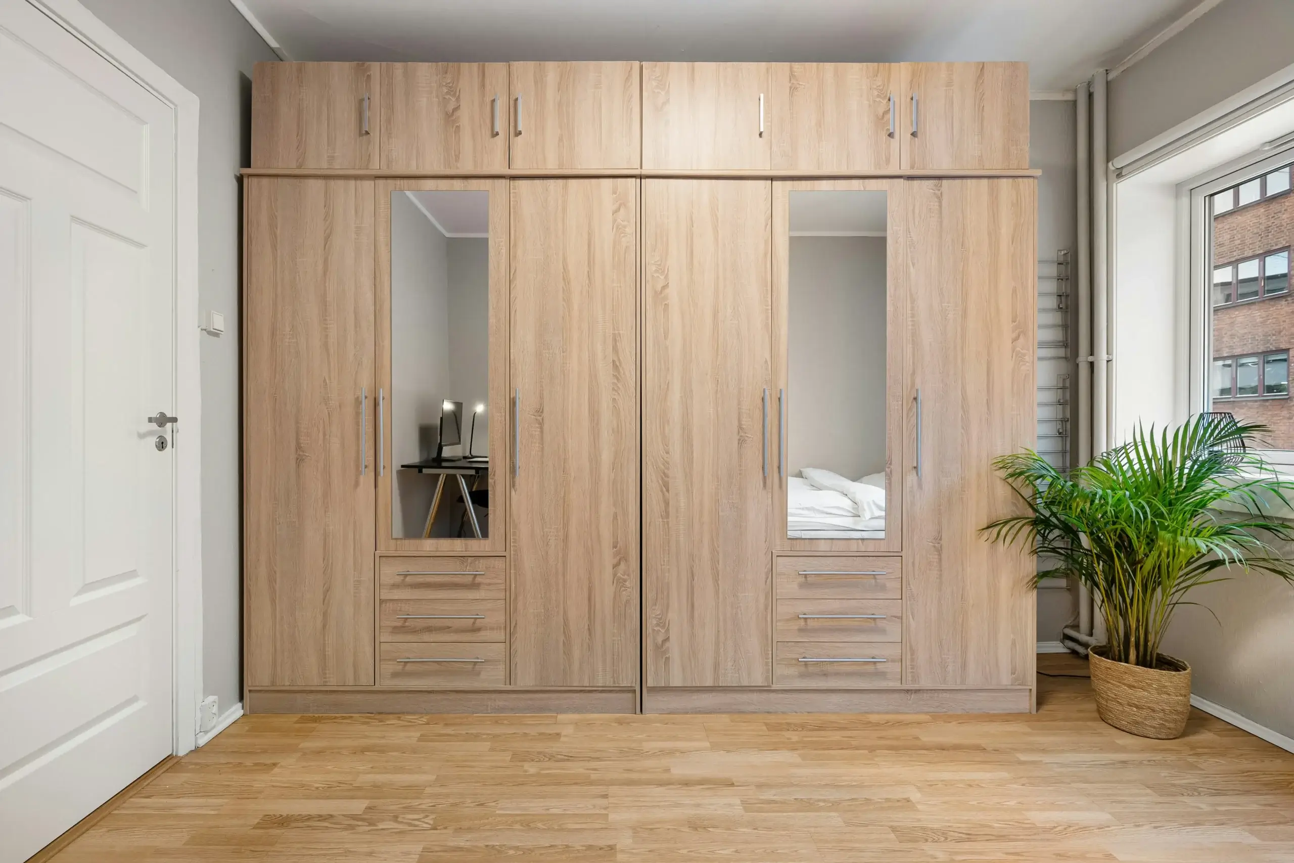 Closet con puertas abatibles casa iktan