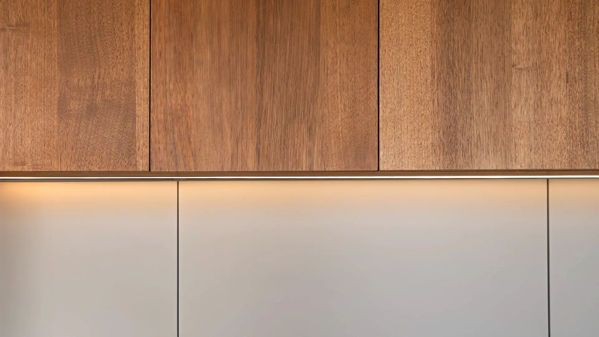 Acabados y detalles con iluminación LED en cocina