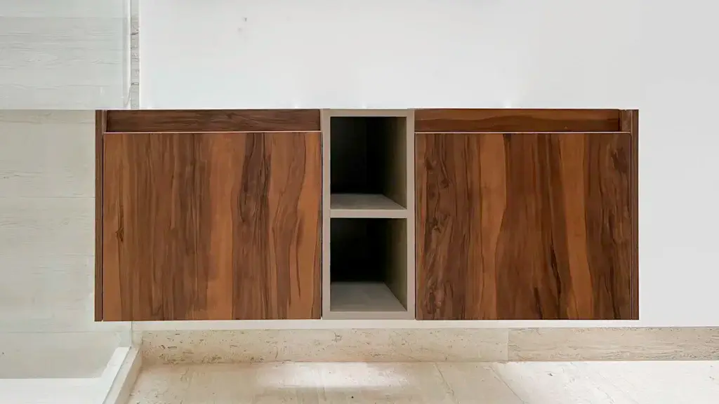 Vanity flotante de melamina con dos puertas y nicho central abierto con repisas — Casa Iktan Querétaro