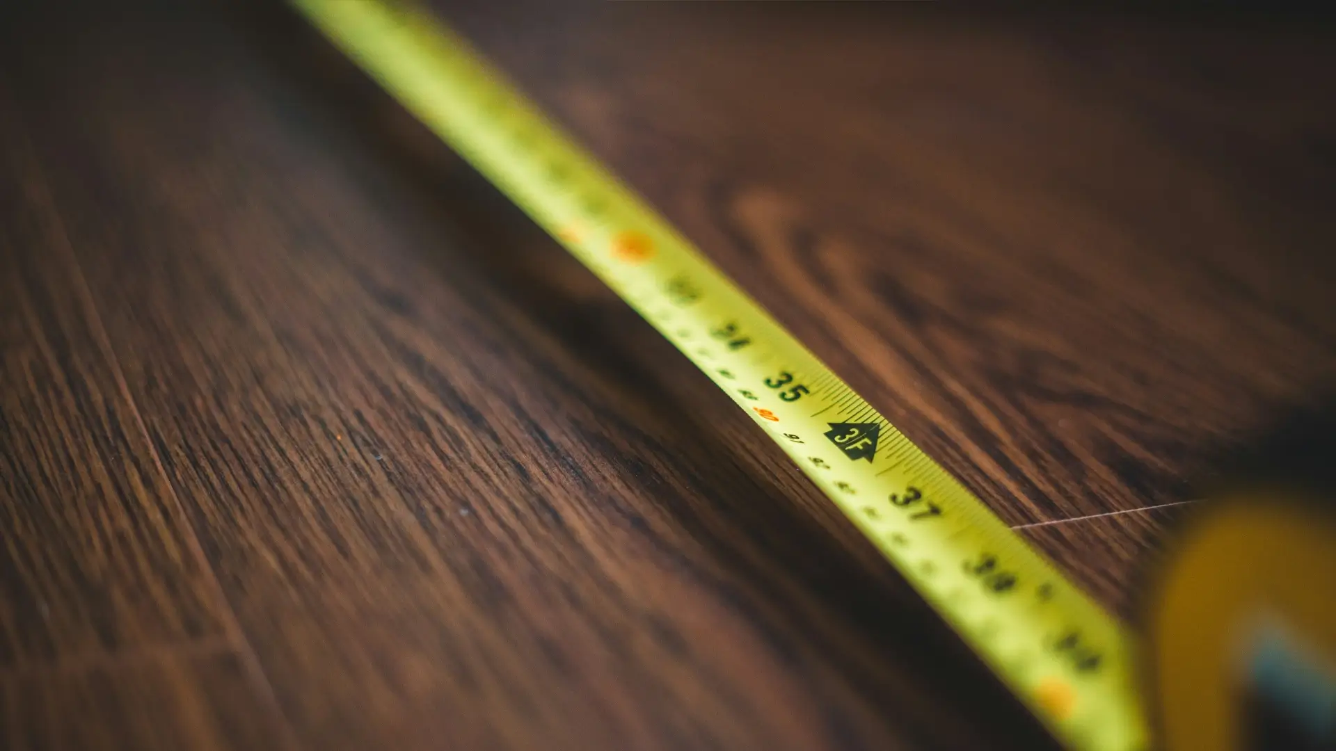 Cinta métrica utilizada para verificar dimensiones antes de fabricar